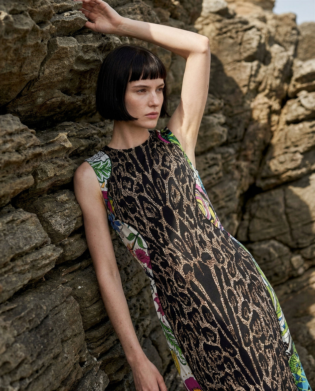 CONTRAST SLIMMING BELOW KNEE DRESS