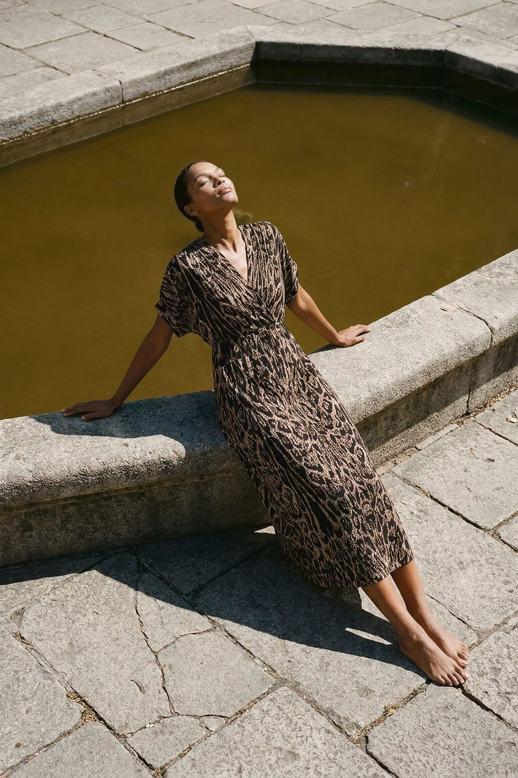 midi dress with kimono Nell Jersey - Navy, Elegant Blossom print midi with V Black Wallis Curve Kimono Sleeve