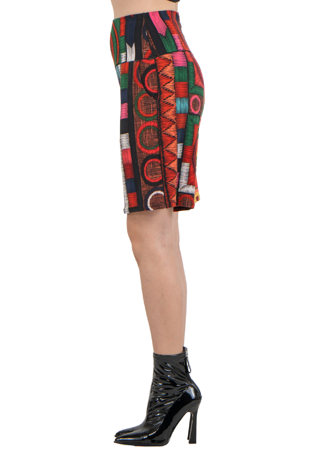 Side Seam Pocket Short