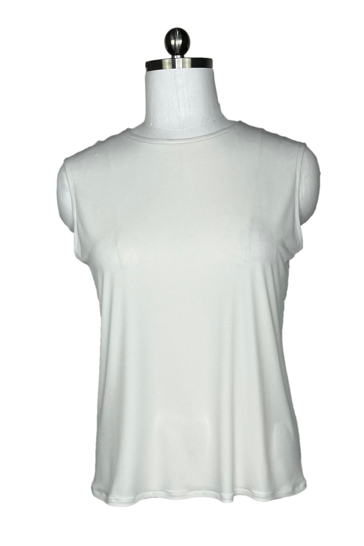 Sleeveless single layer top