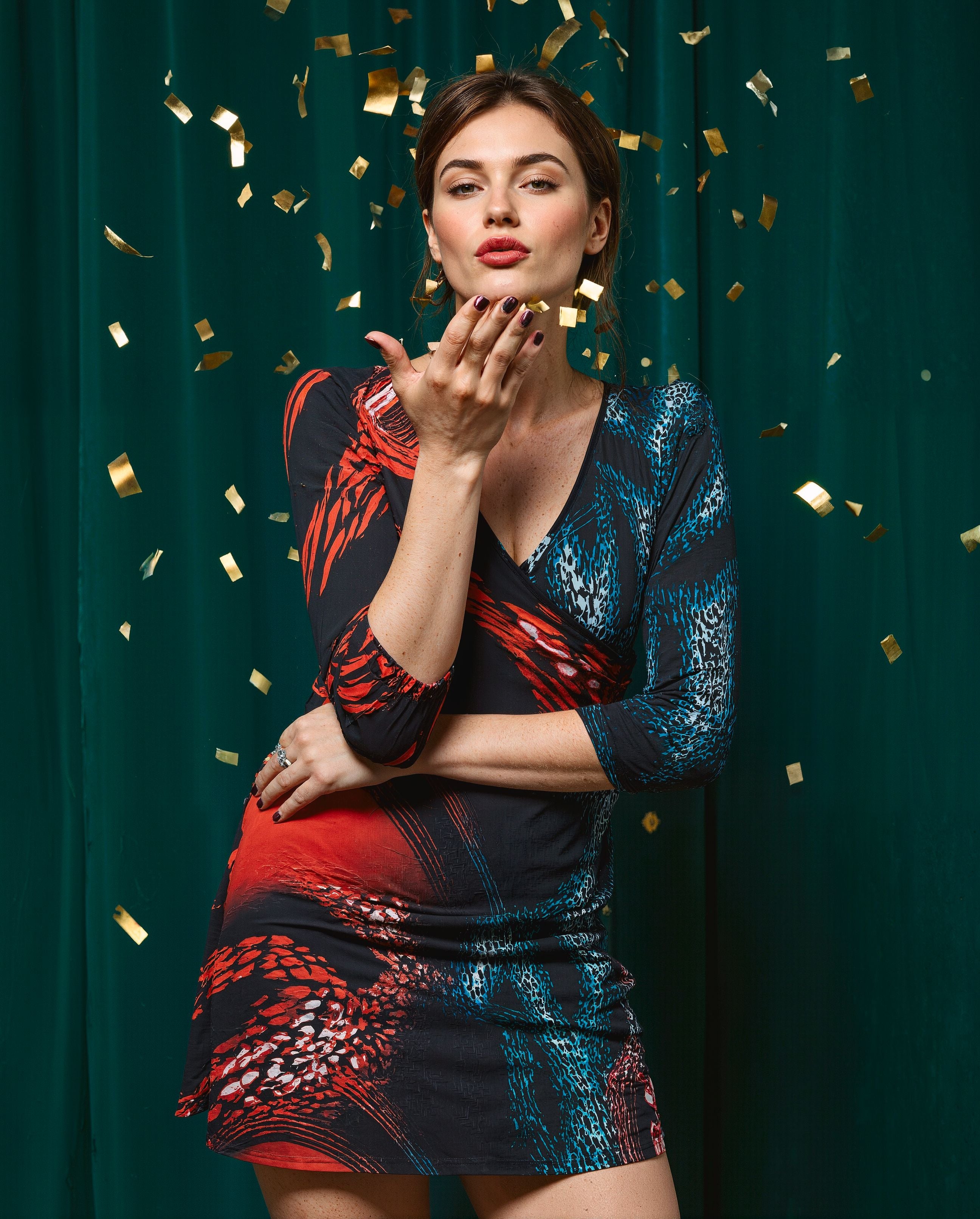 Eva Varro Women's Wear Bold Designs Wrinkle-Free USA