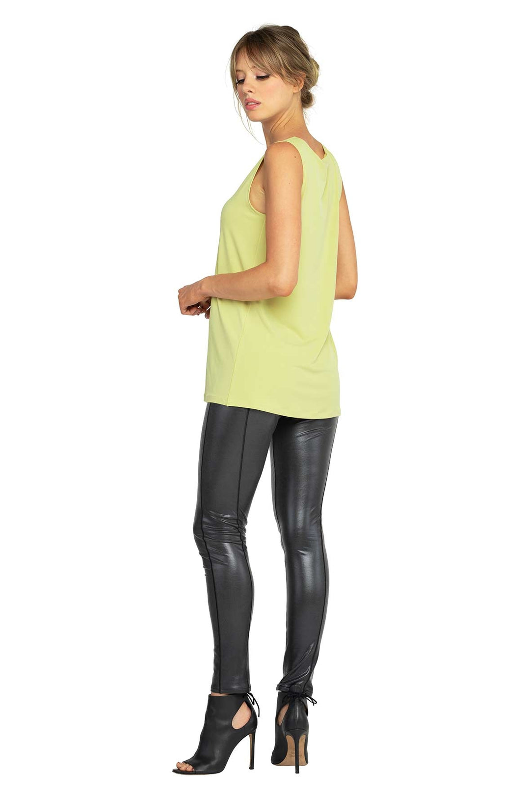 Single Layered U Fitted Tank Top