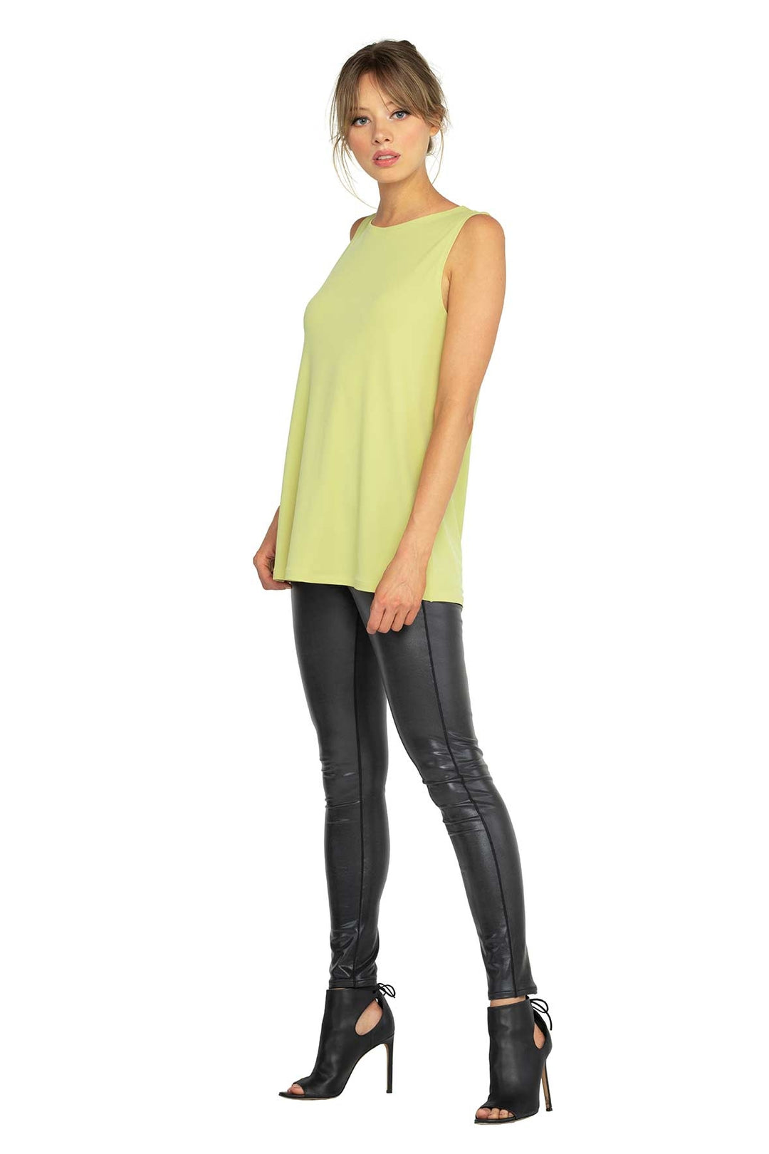 Single Layered U Fitted Tank Top